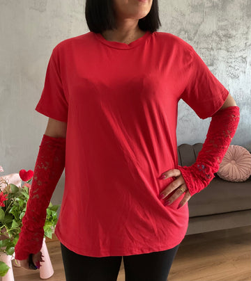 T-shirt con manicotti in pizzo
